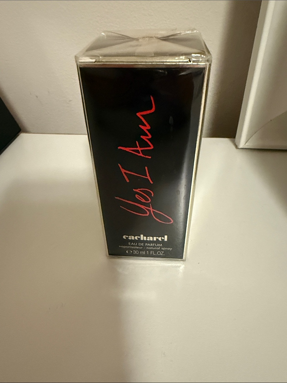 Cacharel Yes I Am Eau de Parfum 30ml - Black & Red
